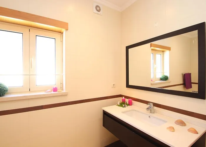 Pauline By Algarve Vacation Villa *